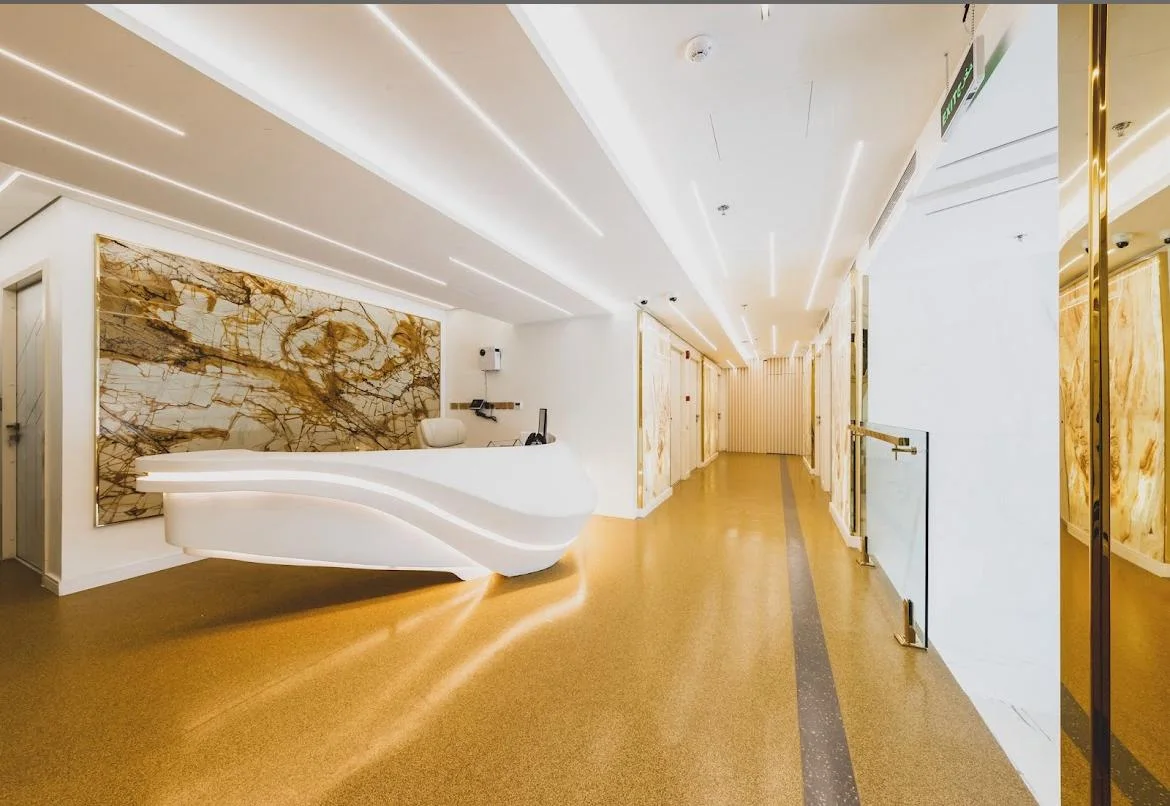 شعار Rejuvera Center للتجميل الطبي والجراحات التجميلية والعناية بالبشرة